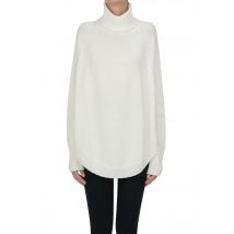 Rounded hem pullover