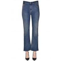 Jeans con gamba leggermente svasata