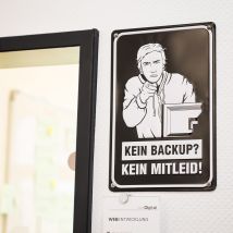 getDigital Blechschild KEIN BACKUP KEIN MITLEID | Metallschild, Dekoschild, Wandschild, Poster für Nerds, Programmierer und Sysadmins | 20x30cm