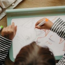 Tablette à dessin lumineuse - Idée cadeau Noël - Idée cadeau enfant - Kidywolf - Les Raffineurs