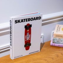 Livre Skateboard - Bois - Idée cadeau Noël - Cadeau Homme - Cadeau Femme - Cadeau Papa - Cadeau Maman - Cadeau Crémaillère - Phaidon - Les Raffineurs