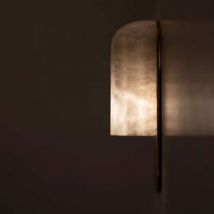 Embassy Interiors :: Lampa ścienna / kinkiet Urania alabastrowy mosiężny wys. 23 cm