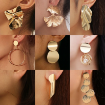 Korean Metal Earrings 2025 For Women Round Geometric Statement Vintage Gold Color Stud Earrings Fashion Jewelry Earring