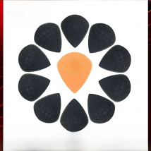 100pcs/lot JOYO Guitar Pick "Never Give Up Dreams" 1.5mm Thinckness Black/Orange