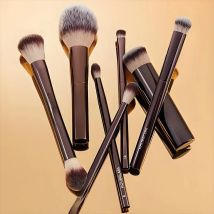 HOURGLASS Vegan brush travel brush set includes 7 brushes for the eye and face with a bag gift box packaging