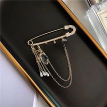 Retro Vintage Small Fragrance 5 Word Badge Tassel chain Brooch Water Fur Fabric Coat Flower Pearl Pin Female Brooches