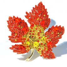 CINDY XIANG Rhinestone Red Color Maple Brooch Winter Fashion Jewelry Beautiful Wedding Pin Women And Men Accessories Gift