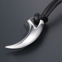 Punk Hip Hop Stainless Steel Crescent Tooth Spike Pendant Necklace Men Women Fashion Wolf Tooth Leather Rope Necklace Jewelry