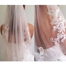 White Ivory In Stock Short One Layer Fingertip Length Rhinestone Appliqued Wedding Veil Bridal Veils With Comb