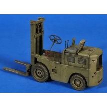 1:35 scale war scene model  Forklift is not assembled and colored