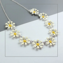 Summer New Style Exquisite Texture Daisy Franc Drop Oil Flower Fashion Exaggerated Trend Women's Short Necklace