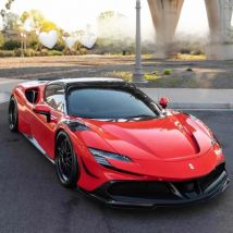 1:32 SF90 Spiders Alloy Supercar Model Diecast Metal Vehicles Toy Scale Car Sound and Light Collecties Kids BIrthday Toy Gifts