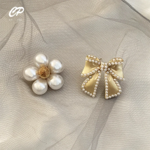 Cute Pearl Bow Brooch Small Sweater Exquisite Pearl  Decoration Brooches Pin For Wedding Woman
