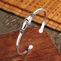 Vintage Silver Plating Handshake Open Bracelets On Hand for Women Retro Creative Unusual Bangles Fashion Jewelry Accessories