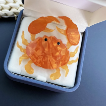 Fashion Crab Brooch Acrylic Pin For Women Kids Holiday Routine Decoration Accessories Corsage Blouse Ornaments Bijoux Gift