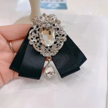 Korean Fabric Bow Tie Brooch Pins Female Shirt Dress Necktie Luxulry Crystal Rhinestones Collar Fashion Jewelry Accessories