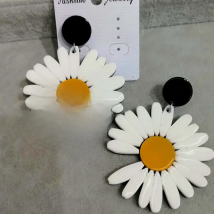 FishSheep Korean New Daisy Flower Acrylic Drop Earrings For Women White Flower Resin Big Dangle Earrings 2020 Fashion Jewelry