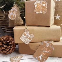 Cyuan 50pcs Christmas Gift Tags Santa Claus Snowflake Kraft Paper Tag with rope Label Xmas Gift for Xmas Party DIY Supplies
