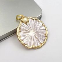 WT-JP097 Natural Sea Shell Flower Pendant With Golden Border Cute And Romantic Female Flower Pendant Jewelry
