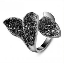 Ajojewel Vintage Three Leaves Retro Ring Women Black Rhinestones Ladies Jewelry Special Gift Bague
