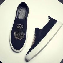 Spring Autumn New Men Leather Casual Shoes Slip-On Luxury Embroidery Suede Leather Flat Skate Shoes Trend Loafers Big Size