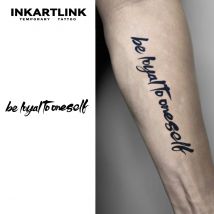 Seien Sie lieblich, um sich selbst zu sein. Temporäres Tattoo, hält bis 15 Tage. Neue Technologie, magischer, wasserfester, semi-permanenter Aufkleber
