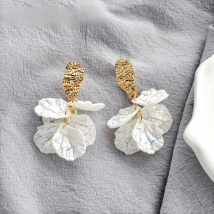 Korea Hot Sale Fashion Acrylic Painted Petals Clip on Earrings No Pierced Ear Clips Fairy Temperament Earrings for Women Jewelry