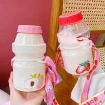 Ins 480ml Cute Fruit Water Bottle BPA Free Fashion Strawberry Milk Water Bottles Portable Heat Resistant Plastic Drinking Cups