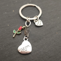 Heart-shaped engraved letter keychain Love pendant for the best mother Mothers Day gift Thanksgiving Day gift Jewelry Keychain