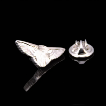 High grade brand car logo letter B Brooch Lapel Pin men's and women's fashion jewelry clothing backpack Badge Party Gift