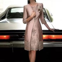 New Spring Lace Mother of the Bride Dresses Knee Length 2 Piece with Jacket Pink Blue Wedding Party Evening Prom Gowns Formal