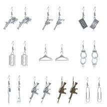 1Pair Punk Handcuffs Blade Gun Drop Earrings Women Simple Fashion Cool Pistols Ear Stud Jewelry Accessories Creativity Earrings