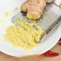 1pcs Ginger Garlic Wasabi Grater Crusher Garlic Press Device Chopper Cutter Garlics Peeler Kitchen Tools Stainless Steel