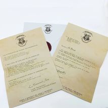AKARURE Carta Aceptación Escuela de Magia Personalizada en Español con Lista de Materiales