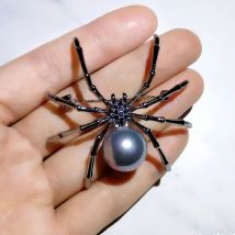 Übertriebene schwarz-weiße Spinne kreative Brosche Männer Frauen Party Kleidung Schal Zubehör Pin Broschen Geschenk