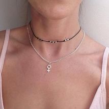 Die Göttin Halskette ~ Venus Charme Halskette auf Kette.