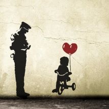 Banksy Police Guard Ballon Mädchen Wandaufkleber Graffiti Urban Dreirad Cop Verkehr Wandtattoo Street Style Vinyl Home Decor