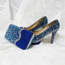 Königsblaue mehrfarbige Kristall-Hochzeitsschuhe mit passenden Taschen. Damenmode-Schuh- und