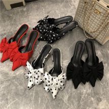 2021 neue Frühling Hausschuhe frauen Korean-Stil Spitzen Polka Dot Bogen Stiletto Mid-Ferse Niedrigen Ferse Hausschuhe polka Dot Halbe Hausschuhe