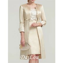 Sheath /Column Mother of the Bride Dress Plus Size Elegant Square Neck Knee Length Satin Short Sleeve with Pleats Appliques 2021