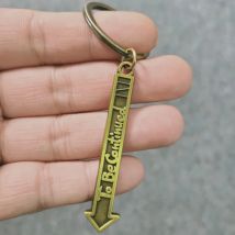 Portachiavi Cartoon Anime Jojos Bizarre Adventure Forma di freccia per essere continua Portachiavi in lega Gioielli Regalo carino Accessorio chiave per auto