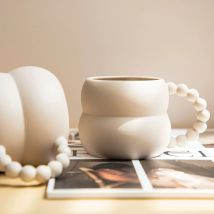 Kreative Keramik-Kaffeetasse mit Kugel-Seriengriff, personalisierte Porzellantassen, niedliche Tassen, geeignete Geburtstagsgeschenke, Trinkgeschirr