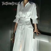 TWOTWINSTYLE Elegantes Gefaltetes Kleid Für Frauen Revers Langarm Hohe Taille Maxi Kleider Weibliche Mode Neue Kleidung 2024 Frühling
