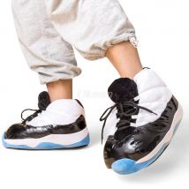 Neue Unisex Basketball Hausschuhe Winter Frauen Nette Sneaker Hause Bequem 2021 Heißer Männer Haus Warme Weiche Innen Boden Lustige Rutschen