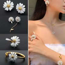 Koreanischen Stil Niedliche Kleine Daisy Blume Stud Ohrringe Für Frauen Mädchen Süße Erklärung Asymmetrische Ohrring Partei Schmuck Geschenke