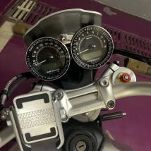 2 Pezzi di Alluminio di CNC Del Motociclo Tachimetro Lunetta Calibro Anello Contagiri Contachilometri Trim Copertura per R Nine T R9T 2019-2020
