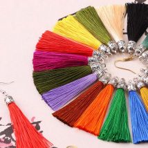 20 teile/los 26 Farben 6 cm Kleine Seide Quaste Schnüre mit Metall Kappen Ohrringe Quaste Charm Anhänger Fit DIY Schmuck, der Entdeckungen