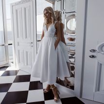 Jiayigong EINE Linie Satin Hochzeit Kleid Sexy V-ausschnitt Ärmelloses Öffnen Zurück Tee Länge
