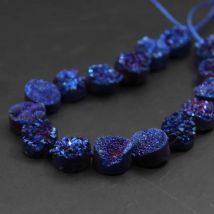 16 Stück/Strang Titanblauer Rohquarz Geode Drusy Flache Runde Cabochon-Perlen, Rohe Achat-Kristall-Druzy-Münzen-Plättchen-Nugget-Anhänger