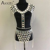 AKYZO Verrückte Kristall Pailletten Frauen 2 Stück Sets Lustige Festival Outfits Handarbeit Patchwork Metall Quaste Kette Crop Top frauen set